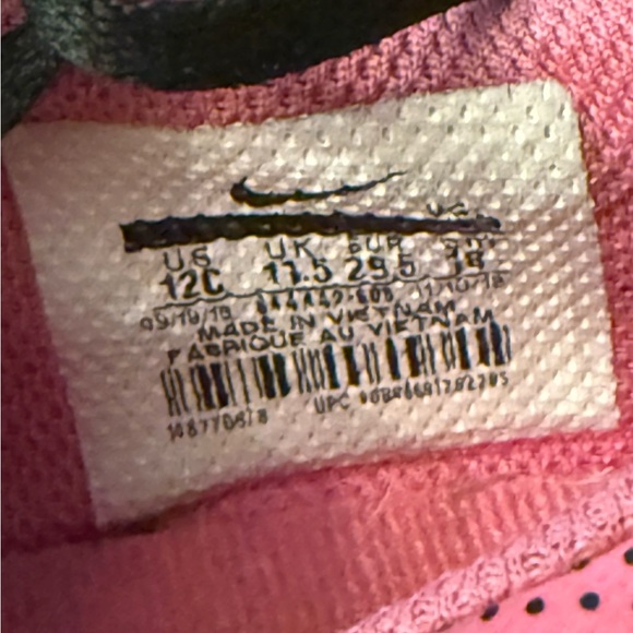 Girls Pink Nike Soccer Cleats (size 12) - Picture 5 of 7